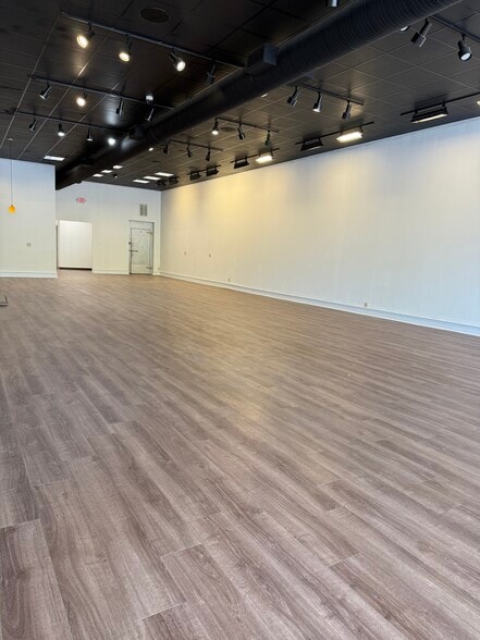 More Photos Of 1359-1367 13th St, Columbus General Retail For Lease