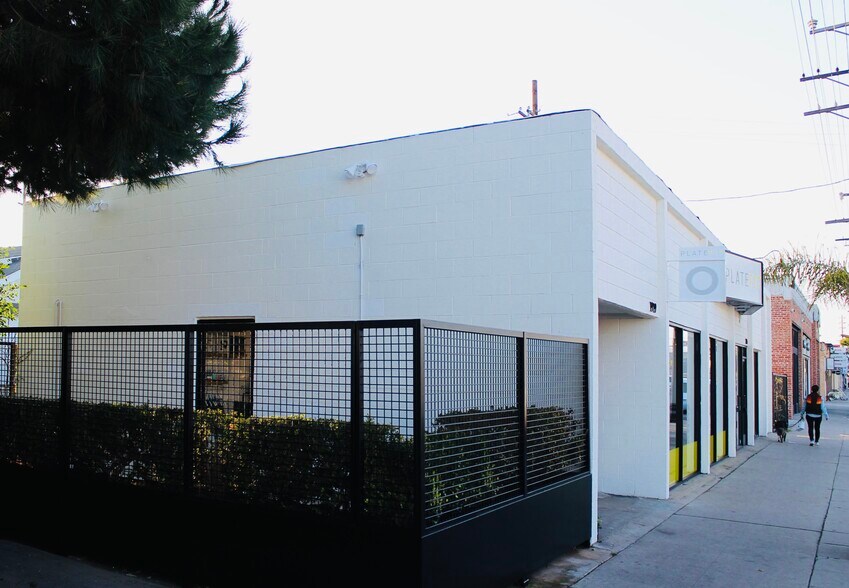 More Photos Of 1915-1919 Lincoln Blvd, Venice Storefront For Lease