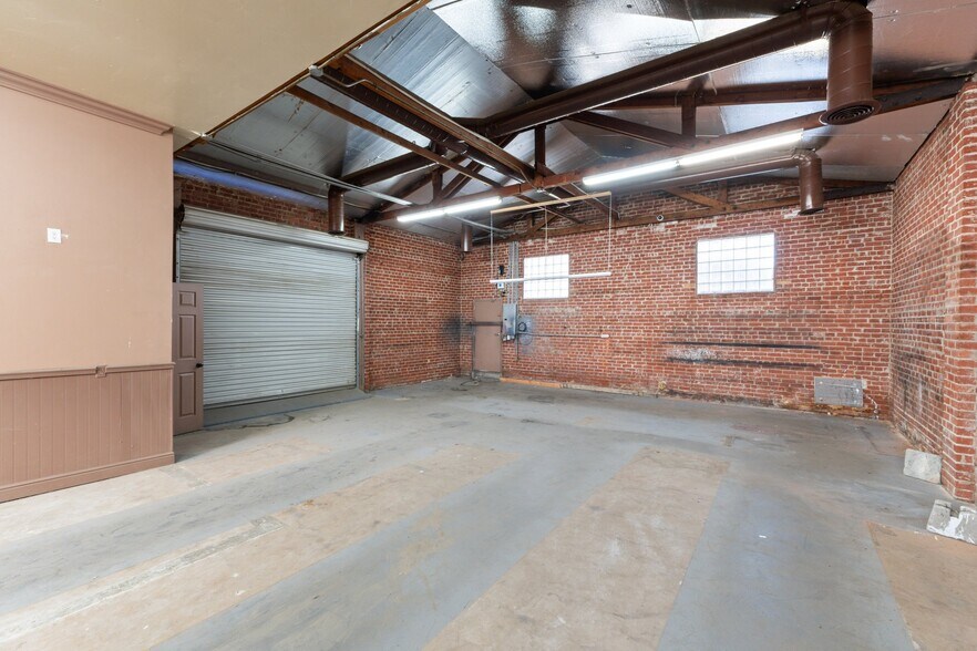 More Photos Of 1100 N Fresno St, Fresno Service For Sale