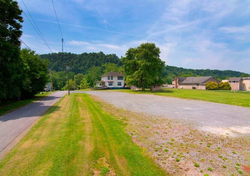 More Photos Of 101 Davis st, Alderson Freestanding For Sale