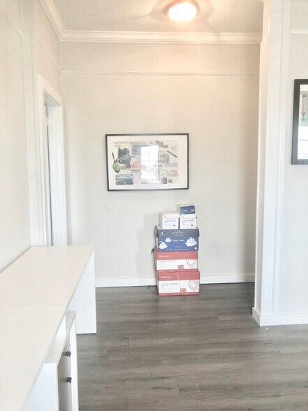 More Photos Of 25 Lewis St, Greenwich Office For Lease