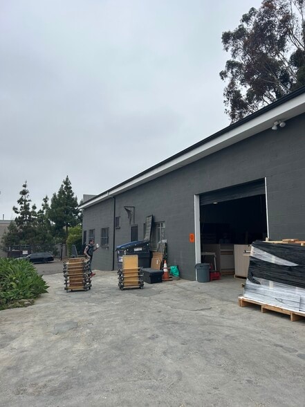 More Photos Of 3358 F St, San Diego Warehouse For Lease