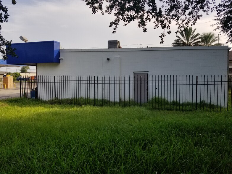 More Photos Of 6201 Edgewater Dr, Orlando Convenience Store For Sale