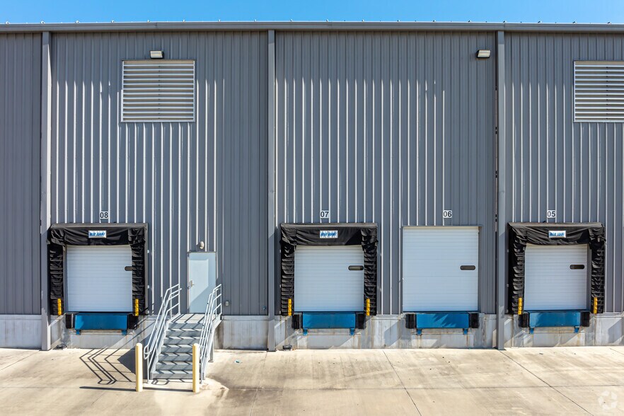 More Photos Of 2070 Commercial Dr, Port Allen Industrial For Sale