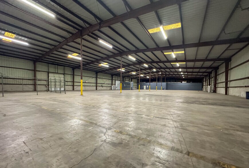 More Photos Of 1905 Madison St, Laredo Warehouse For Lease