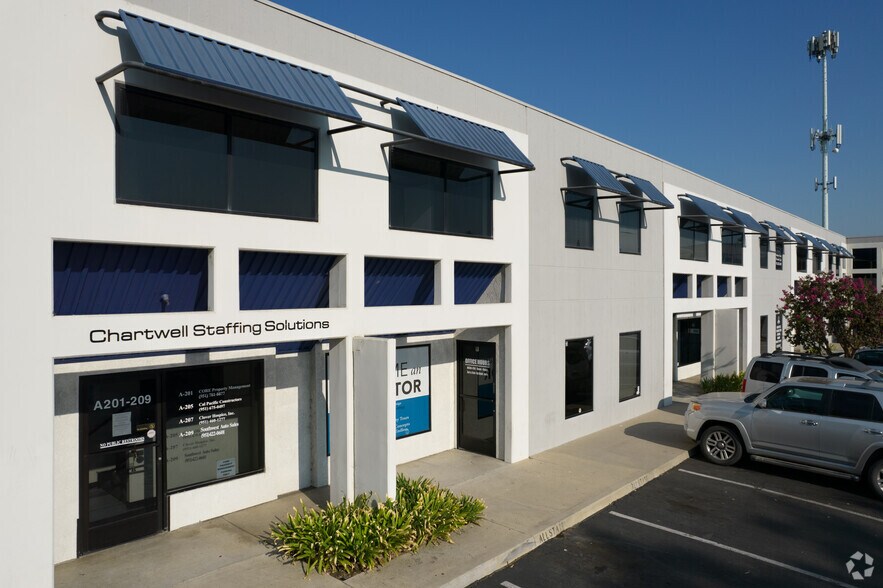 More Photos Of 1525 3rd St, Riverside Warehouse For Lease