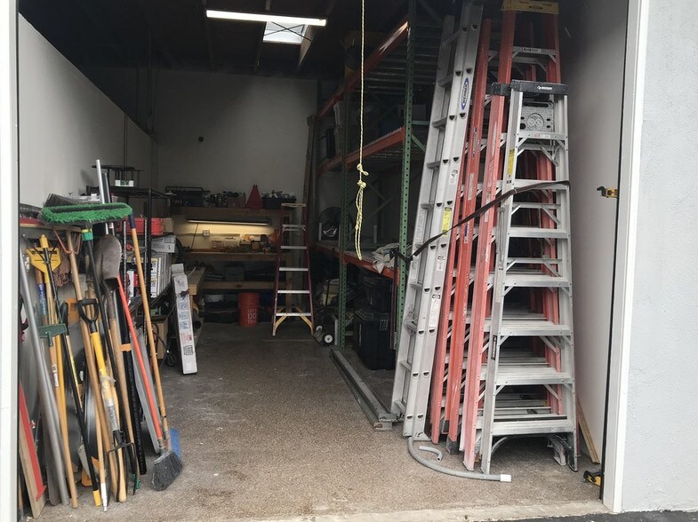More Photos Of 1648-1652 Newport Blvd, Costa Mesa Self Storage For Lease