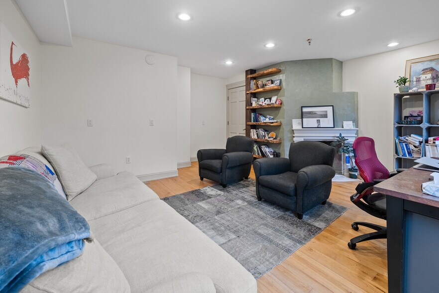 More Photos Of 114 Cemetery Ave, Manchester Center Office For Sale