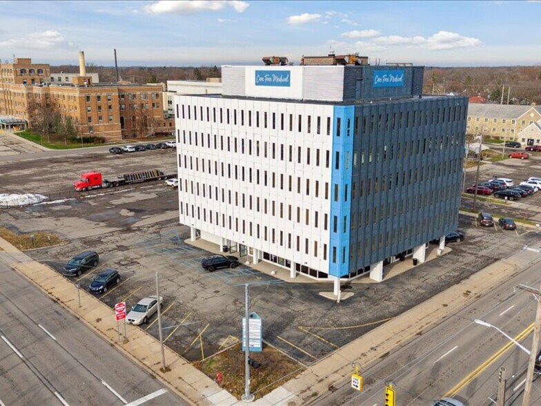 More Photos Of 1100 W Saginaw St, Lansing Medical For Sale