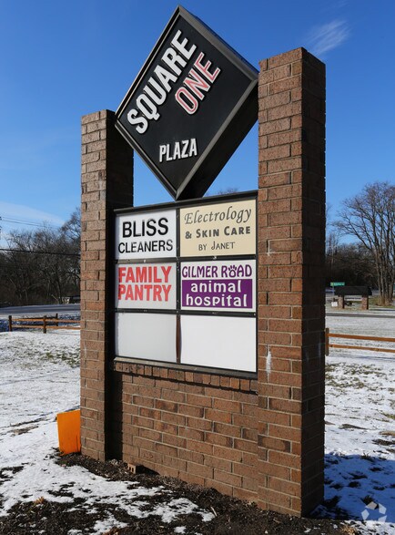 More Photos Of 21189-21200 Commercial Dr, Mundelein Freestanding For Lease