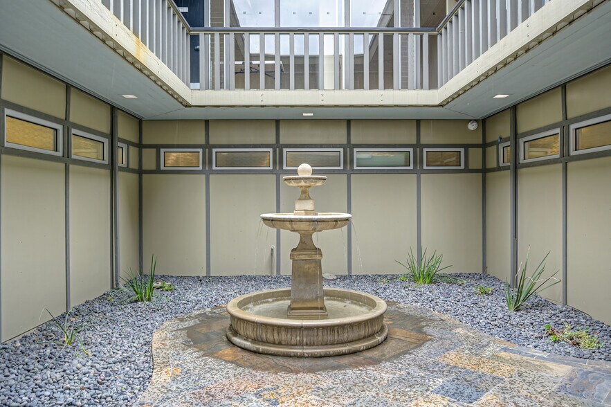 More Photos Of 2398 Fair Oaks Blvd, Sacramento Office For Sale