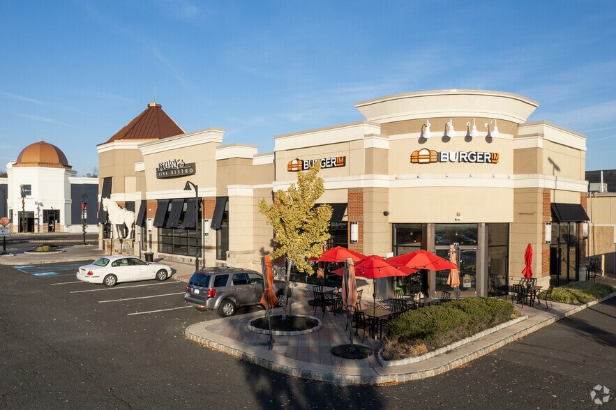 More Photos Of 1581-1593 Main St, Warrington Unknown For Lease