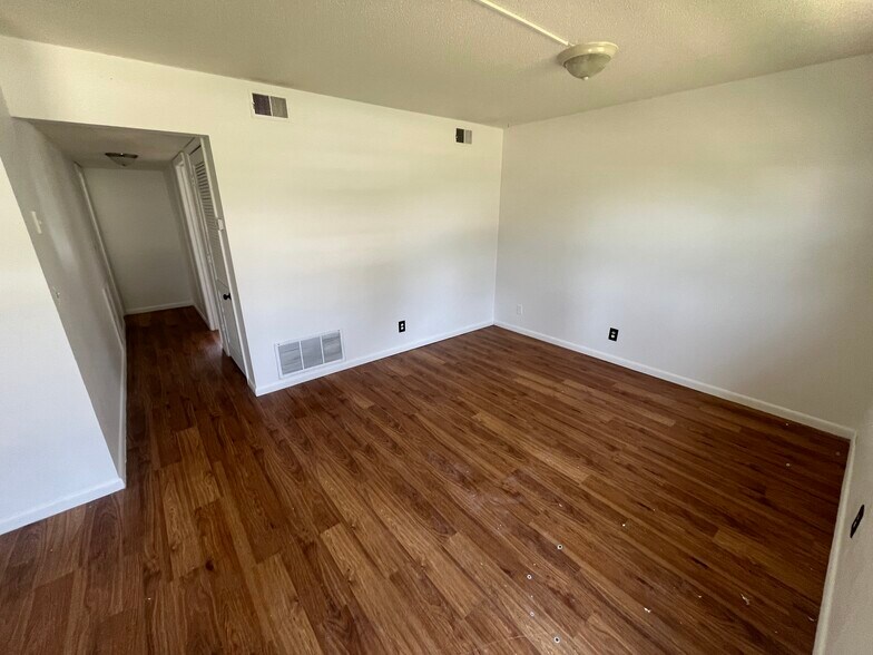 More Photos Of 408 S Mulberry St, Warrensburg Apartments For Sale
