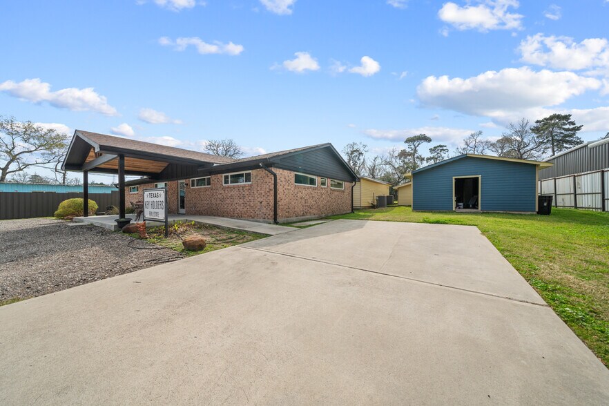 More Photos Of 29519 W Hawthorne Dr, Spring Flex For Sale