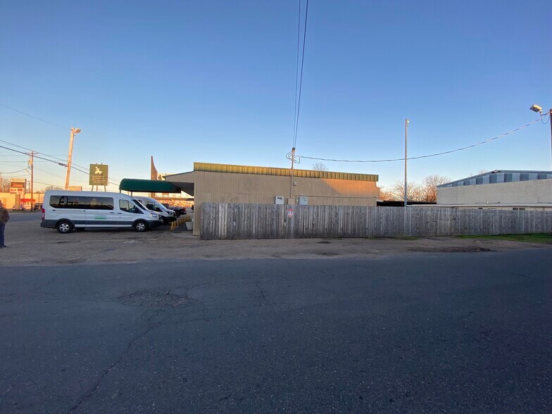 More Photos Of 2000 E Texas St, Bossier City Office For Sale