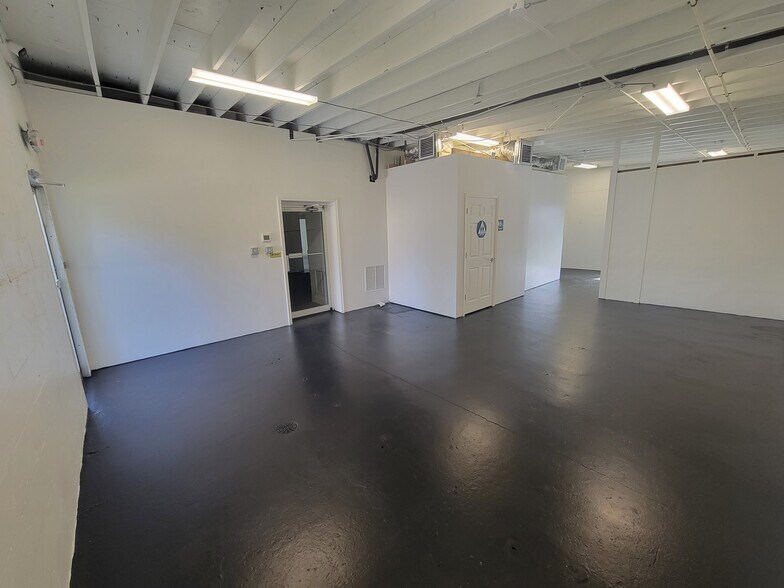 More Photos Of 2893 Edison Ave, Jacksonville Storefront Retail Office For Lease