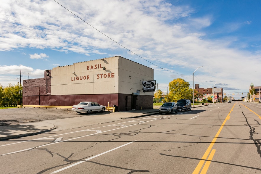 Primary Photo Of 4515 Grand River Ave, Detroit Freestanding For Lease