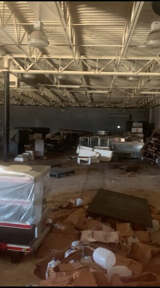More Photos Of 950 Bailey Ave, Jackson Auto Repair For Lease