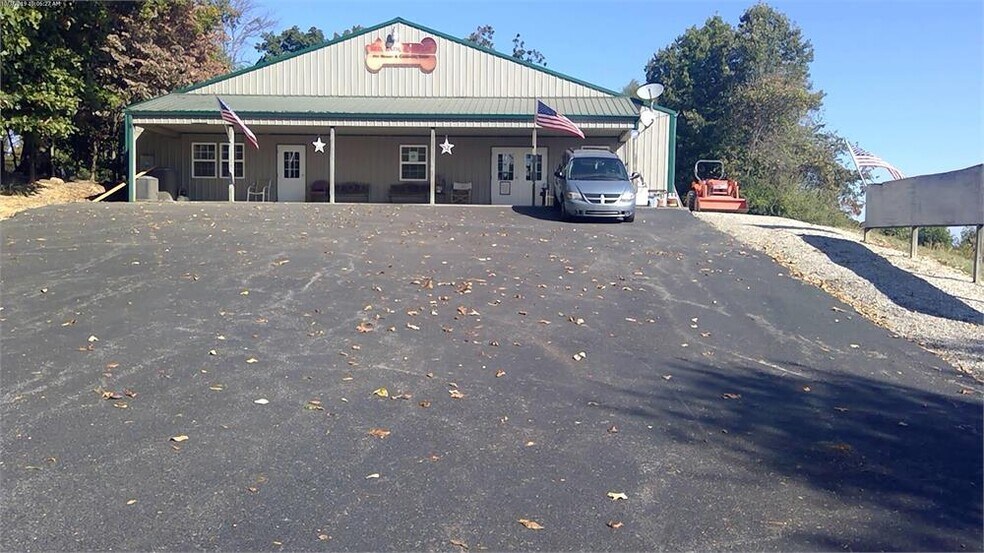More Photos Of 5330 1250 S, Haubstadt Veterinarian Kennel For Sale