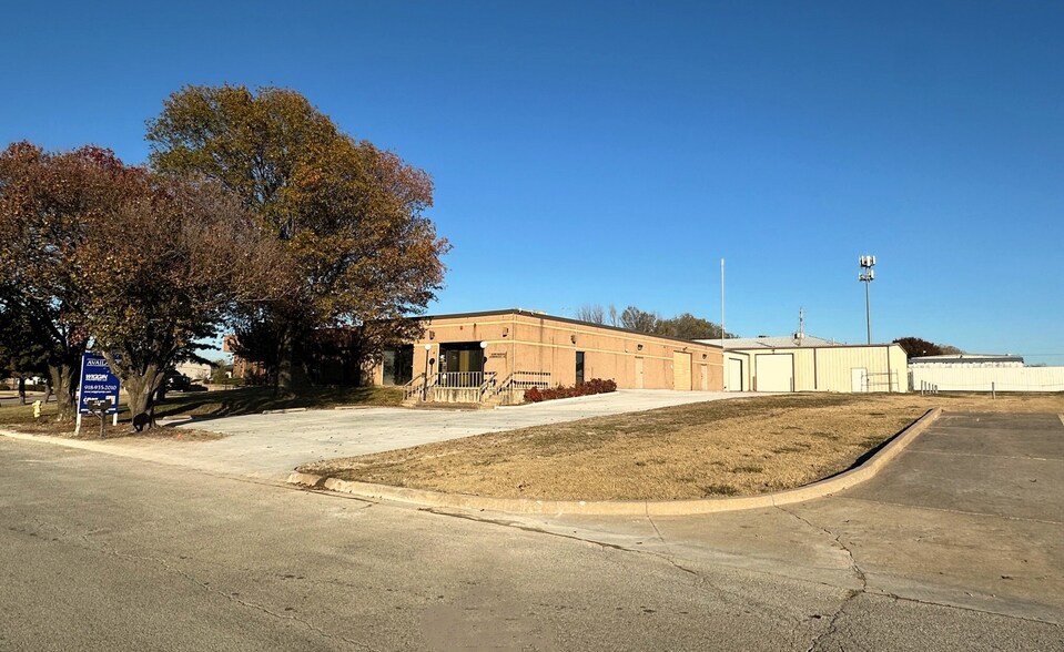 Primary Photo Of 9 S 109th Pl, Tulsa Service For Lease