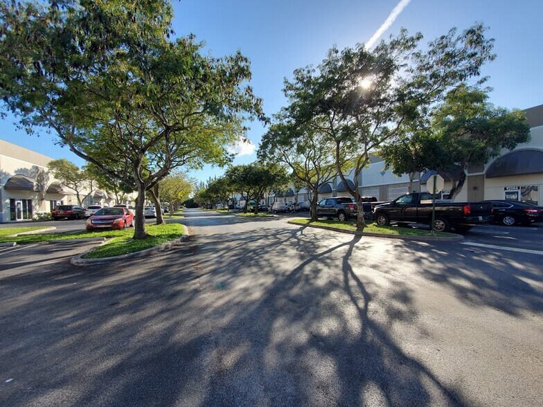 More Photos Of 12062-12090 Miramar Pky, Miramar Light Distribution For Lease