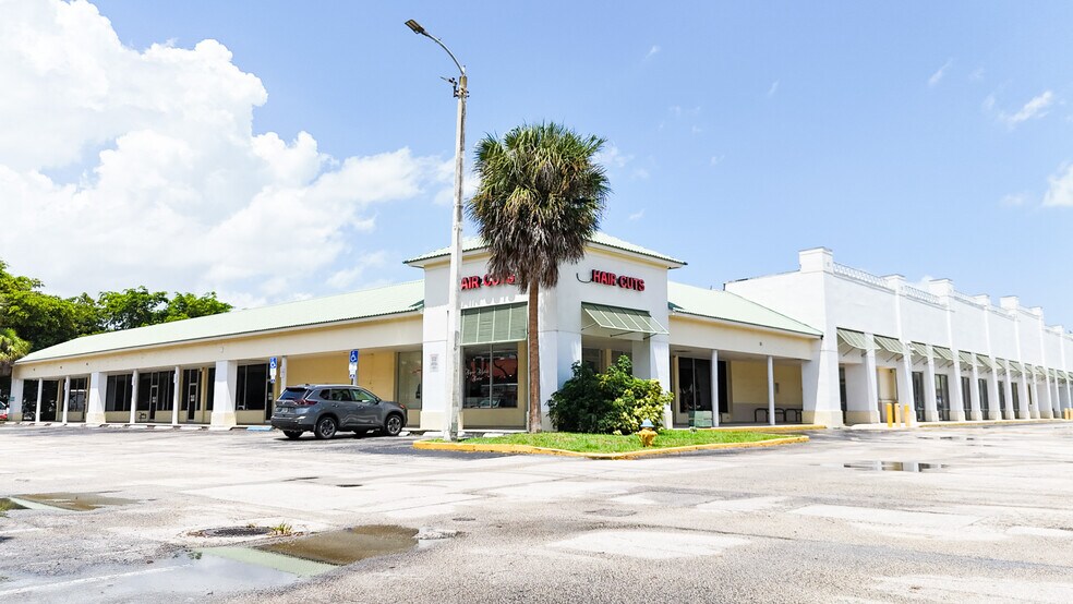 More Photos Of 7841-7899 Pines Blvd, Pembroke Pines Supermarket For Sale
