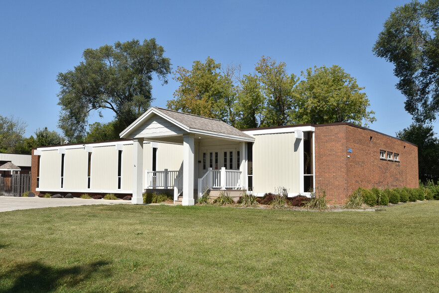 Primary Photo Of 7701 N Teutonia Ave, Brown Deer Office For Sale