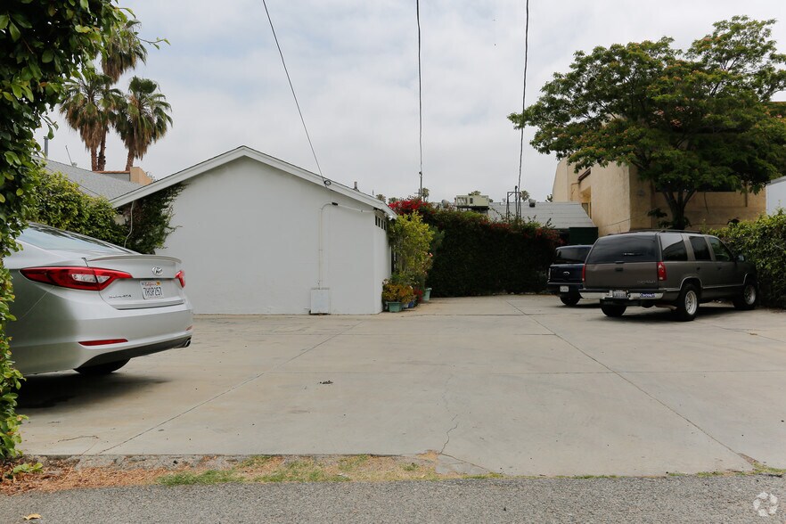 More Photos Of 7049 Owensmouth Ave, Canoga Park Office For Lease