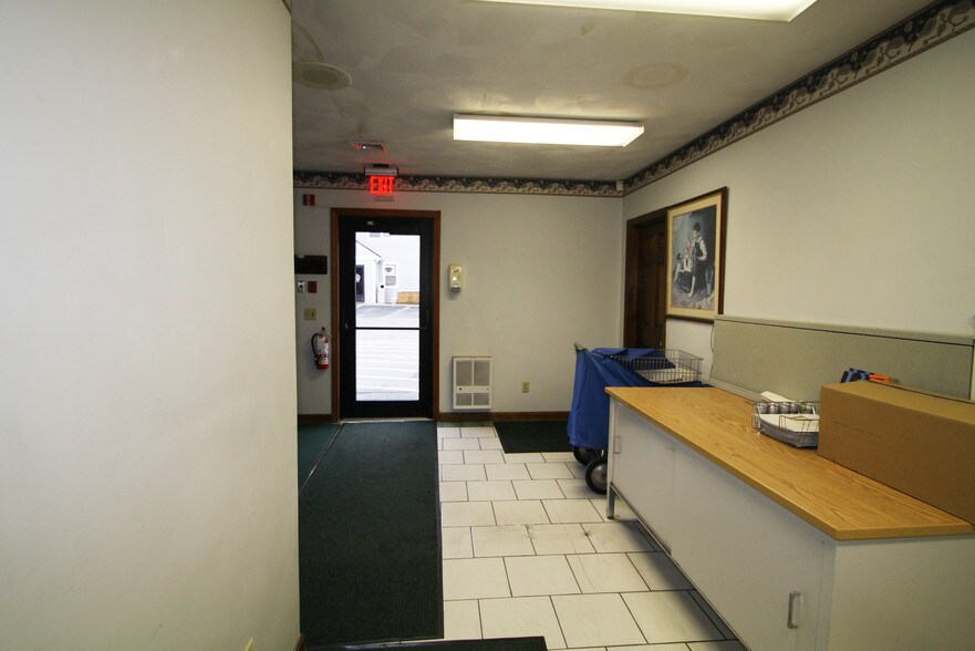 More Photos Of 2527 Cranberry Hwy, Wareham Office For Sale