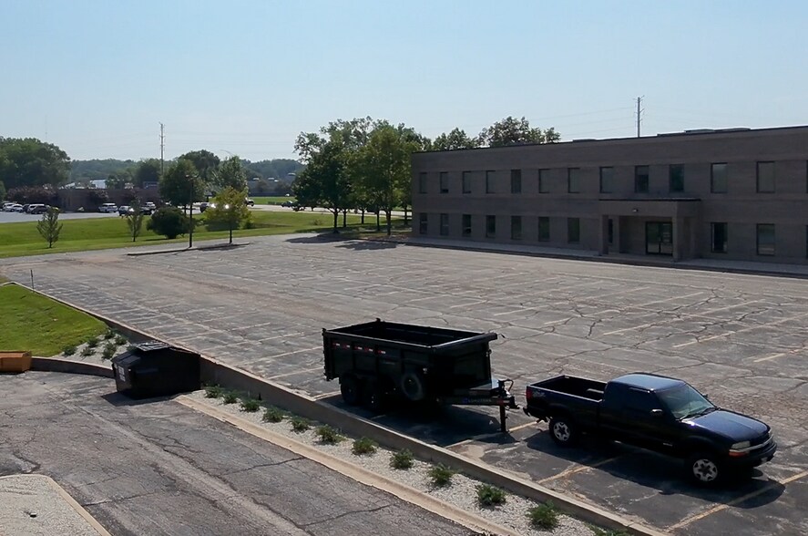 More Photos Of 1752 Windsor Rd, Loves Park Office For Lease