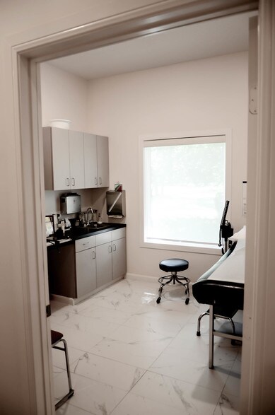 More Photos Of 13661 Vermarion Rd, Houston Medical For Lease