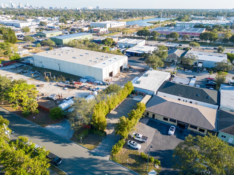 More Photos Of 3158 24th Ave N, Saint Petersburg Showroom For Sale
