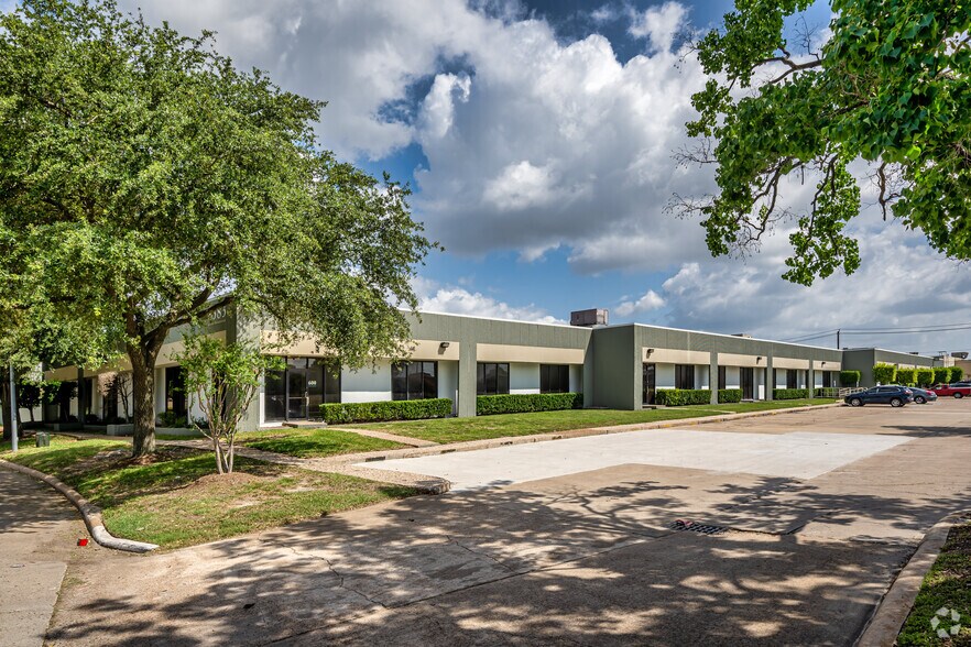 More Photos Of 9000 Southwest Fwy, Houston Unknown For Lease