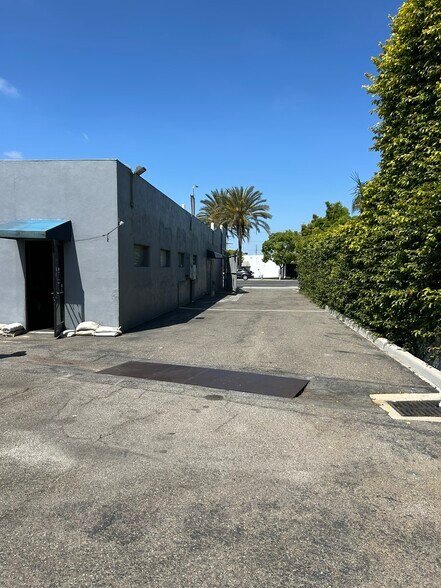 More Photos Of 2621 S Main St, Santa Ana Manufacturing For Sale