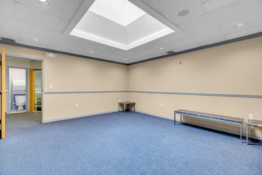 More Photos Of 60 Westwood Ave, Waterbury Medical For Sale