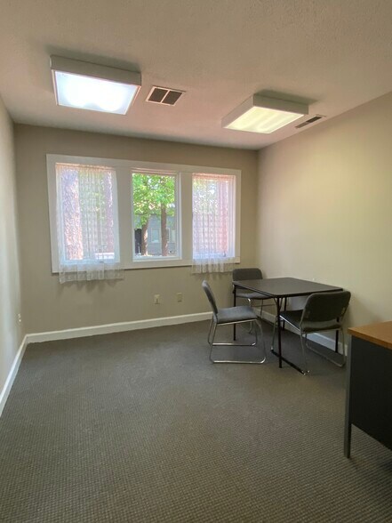 More Photos Of 1762 Metromedical Dr, Fayetteville Medical For Sale