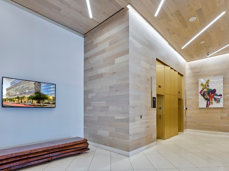 More Photos Of 161 NW 6th St, Miami Unknown For Lease