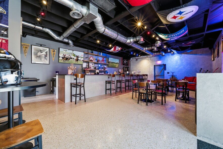 More Photos Of 527 N Dixie Hwy, Lake Worth Bar For Sale