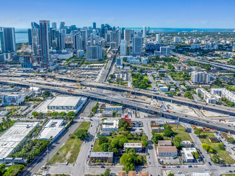 More Photos Of 123 NW 14th st, Miami Flex For Lease