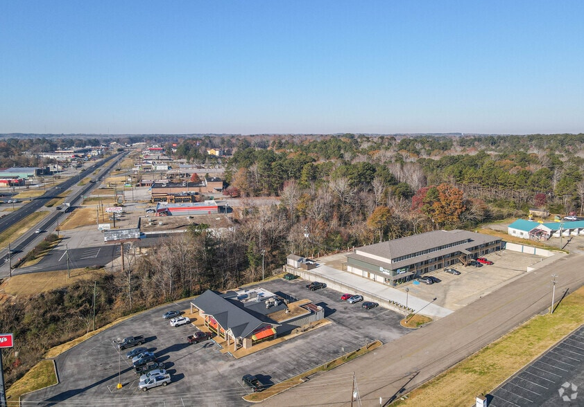More Photos Of 200 The Mall Way, Jasper Hotel For Sale