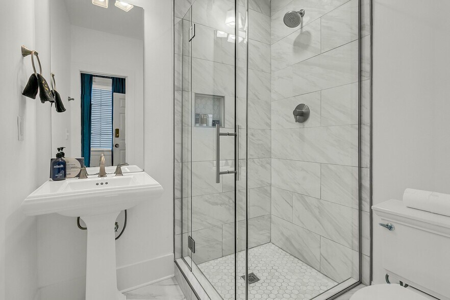 More Photos Of 184 Ashley Ave, Charleston Specialty For Sale