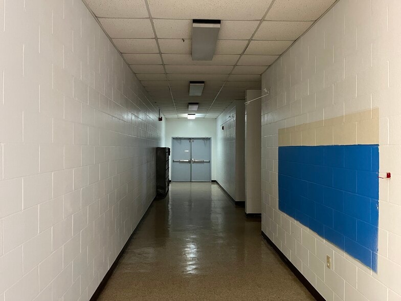 More Photos Of 6612 Arlington Expy, Jacksonville Schools For Lease