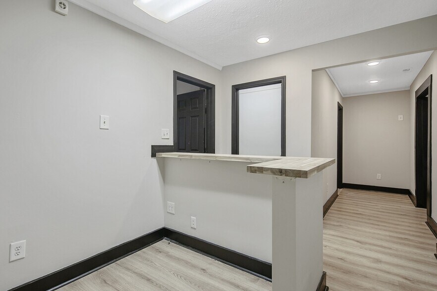 More Photos Of 1500 Gillespie St, Fayetteville Office For Lease