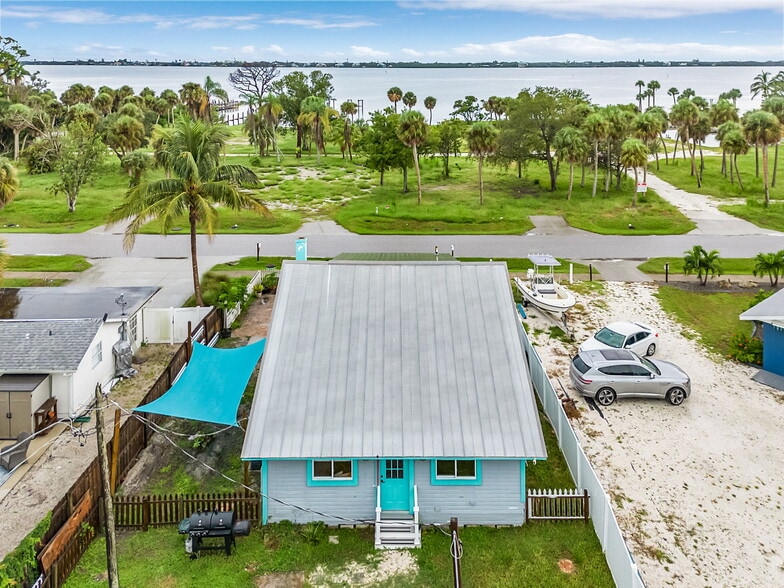 More Photos Of 530 Green St, Englewood Storefront Retail Residential For Sale