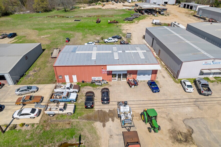 More Photos Of 2620 Farm Road 79, Paris Warehouse For Sale