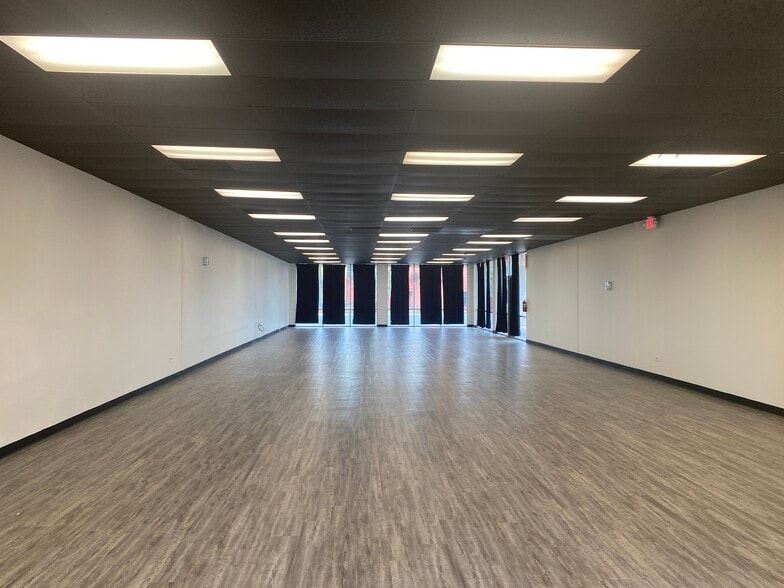 More Photos Of 2031 Andrews Hwy, Odessa General Retail For Lease