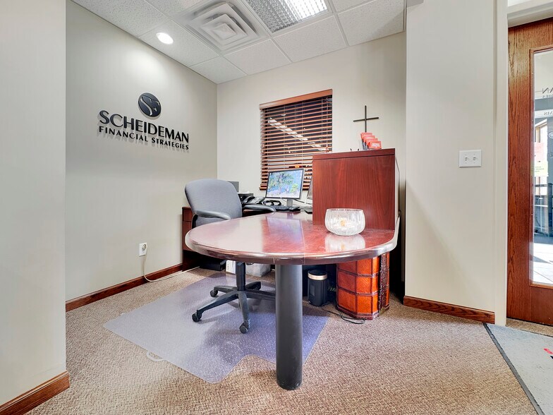 More Photos Of 808 4th St NE, Hampton Office For Sale