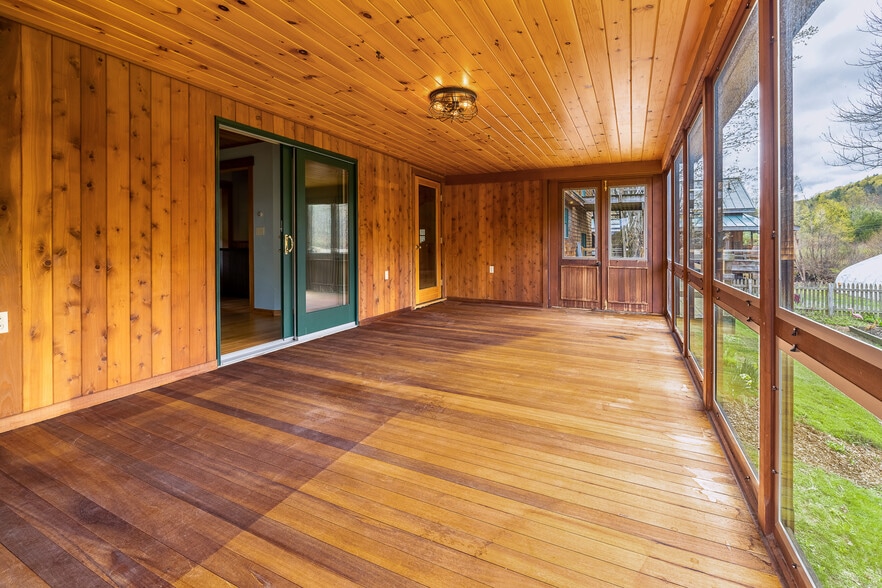 More Photos Of 49 Vermont 12, Pomfret General Retail For Sale