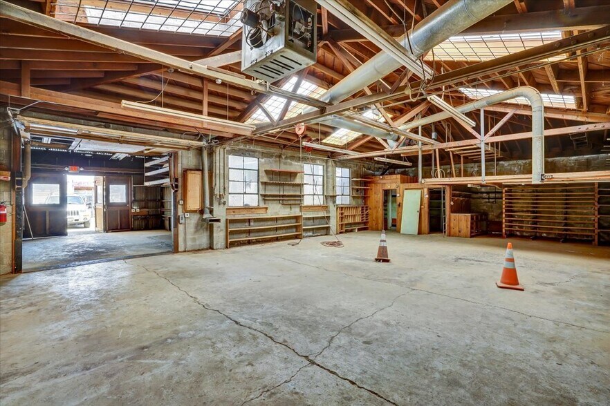 More Photos Of 3615-3617 San Leandro St, Oakland Storefront Retail Residential For Sale