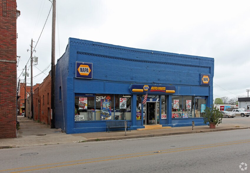 Primary Photo Of 209 W Main St, Waxahachie Freestanding For Lease